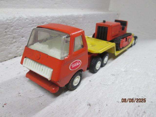 DIE CAST - TONKA - TRUCK & TRAILER WITH BULLDOZER