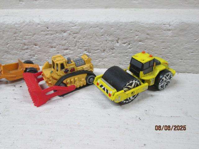 HO / OO SCALE - CONSTRUCTION VEHICLES - X4