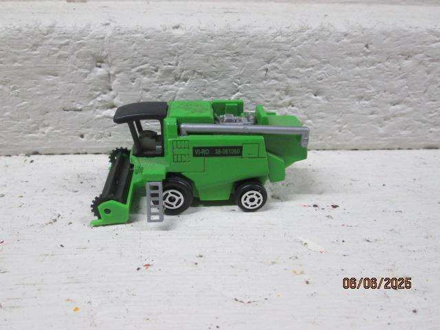 HO SCALE - MAJORETTE - GREEN HARVESTER