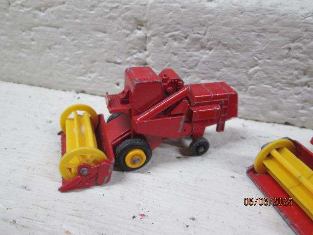 HO SCALE - MATCHBOX - X2 COMBINE HARVESTERS