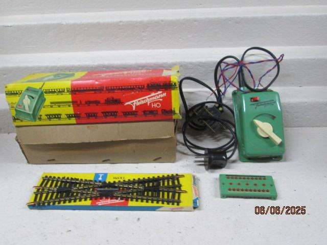 HO SCALE - FLEISCHMANN - CONTROLLER + CROSSOVER - BOXED