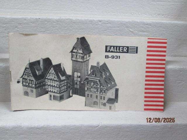 HO SCALE - HELJAN + FALLER -  VARIOUS BUILDINGS & HOUSES -X6- BOXED