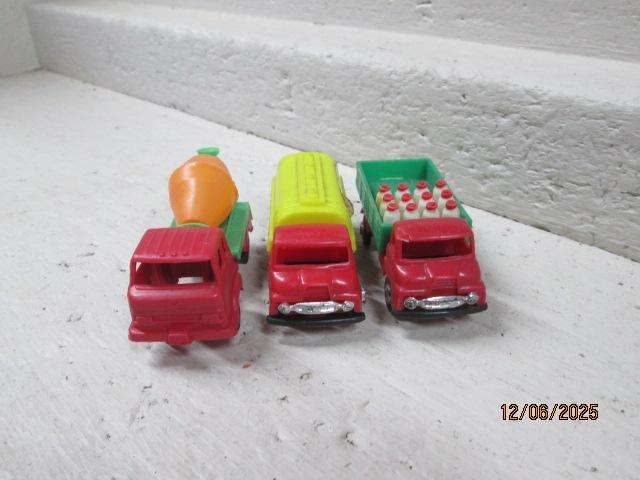 OO SCALE - PLASTIC VEHICLES - X3