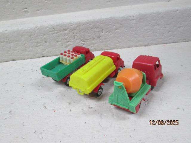 OO SCALE - PLASTIC VEHICLES - X3