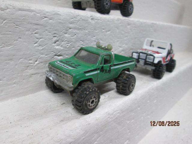 DIE CAST - ROAD CHAMPS - X3 VARIOUS 4X4 VEHICLES