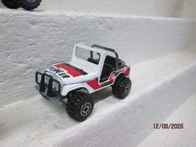 DIE CAST - ROAD CHAMPS - X3 VARIOUS 4X4 VEHICLES