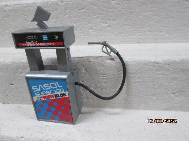 SASOL - SUPER100 - PETROL PUMP + STICKER