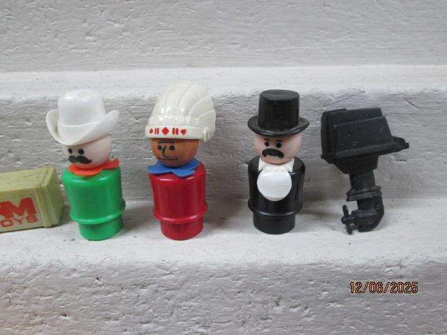 COLLECTABLE TOY SCRAP YARD - INCLUDING FISHER PRICE BITS