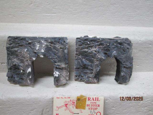 N SCALE - HELJAN CHURCH BUILDING + BITS