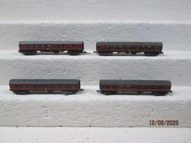 N SCALE - LIMA - MAROON COACHES - X4