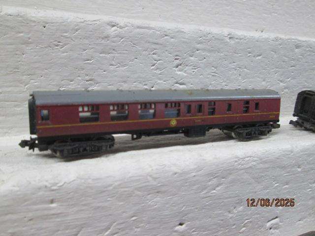 N SCALE - LIMA - MAROON COACHES - X4