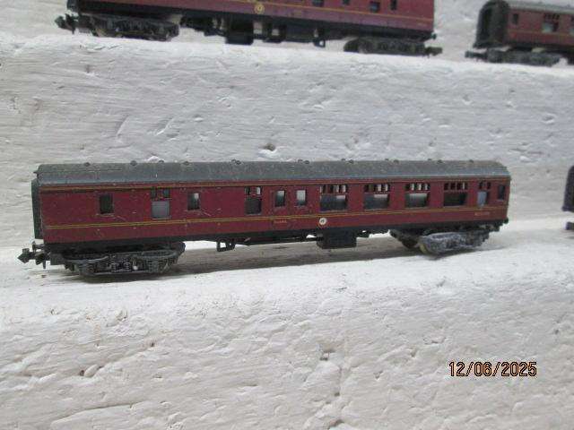 N SCALE - LIMA - MAROON COACHES - X4
