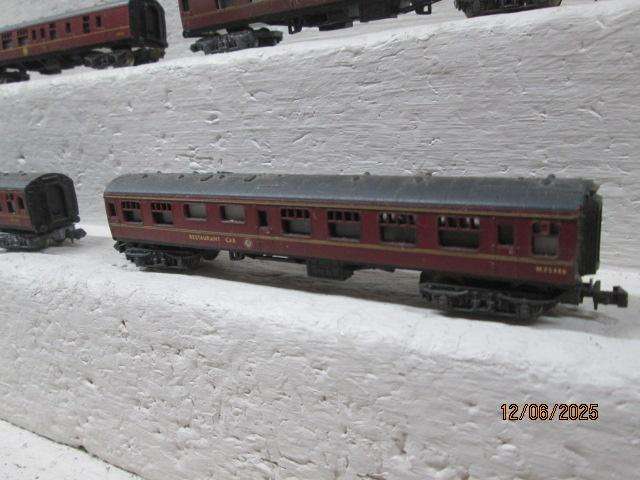 N SCALE - LIMA - MAROON COACHES - X4