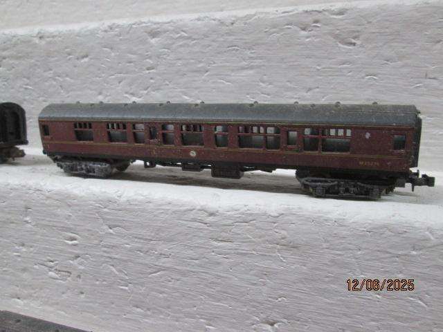 N SCALE - LIMA - MAROON COACHES - X4