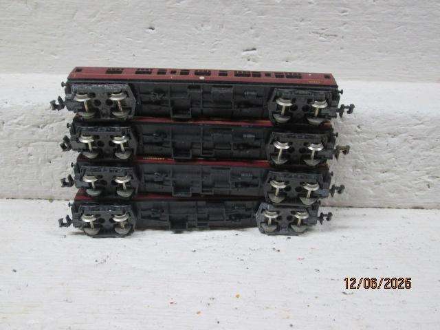 N SCALE - LIMA - MAROON COACHES - X4