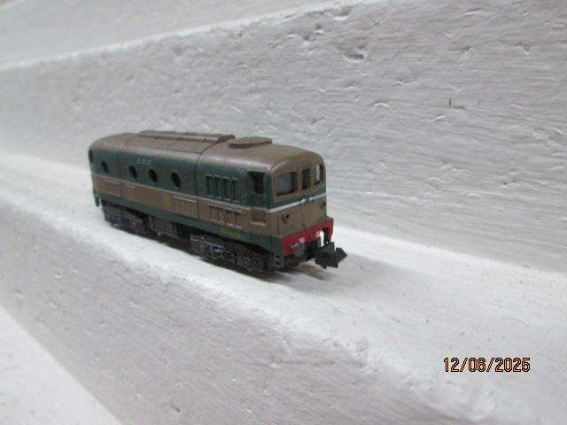 N SCALE - ATLAS - BROWN & GREEN DIESEL LOCOMOTIVE