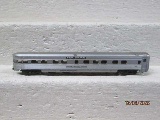 N SCALE - ATLAS - PENN CENTRAL PASSENGER END COACH