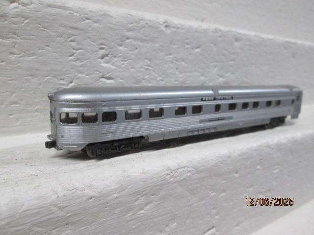 N SCALE - ATLAS - PENN CENTRAL PASSENGER END COACH