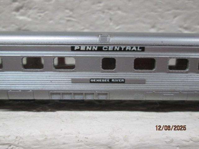 N SCALE - ATLAS - PENN CENTRAL PASSENGER END COACH