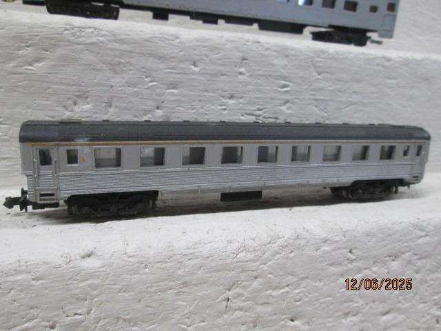 N SCALE - ATLAS / LIMA - PASSENGER COACHES - X2