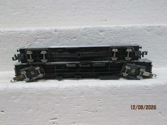 N SCALE - ATLAS / LIMA - PASSENGER COACHES - X2