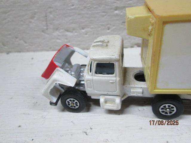 DIE CAST - CORGI JNR WHIZZ WHEELS - MACK TRUCK & TRAILER
