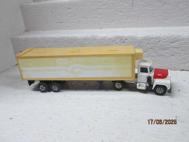DIE CAST - CORGI JNR WHIZZ WHEELS - MACK TRUCK & TRAILER