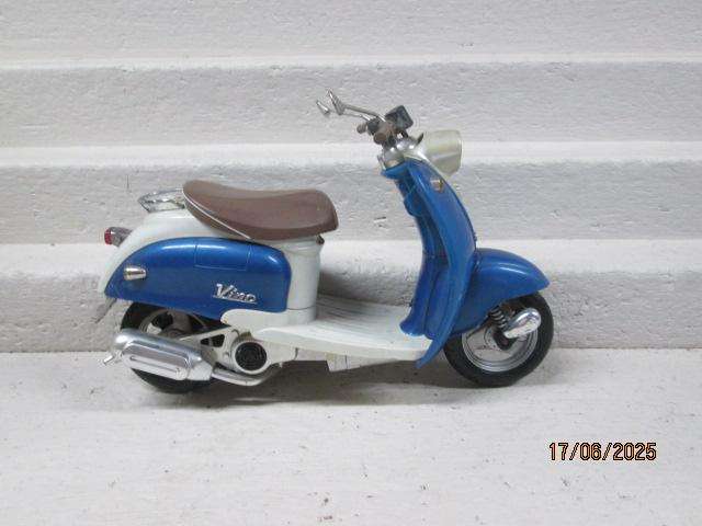 NEWRAY - YAMAHA - YJ50R VINO MOTORBIKE