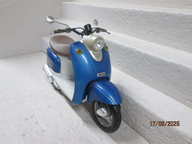 NEWRAY - YAMAHA - YJ50R VINO MOTORBIKE