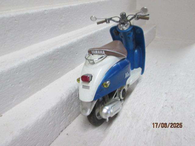 NEWRAY - YAMAHA - YJ50R VINO MOTORBIKE