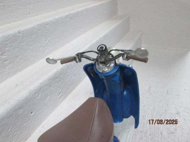 NEWRAY - YAMAHA - YJ50R VINO MOTORBIKE