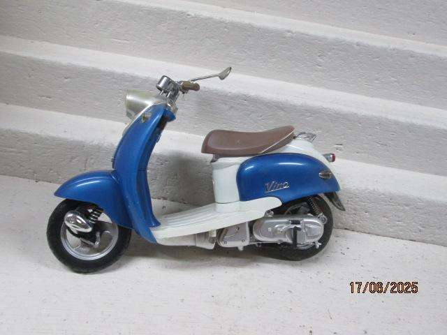 NEWRAY - YAMAHA - YJ50R VINO MOTORBIKE