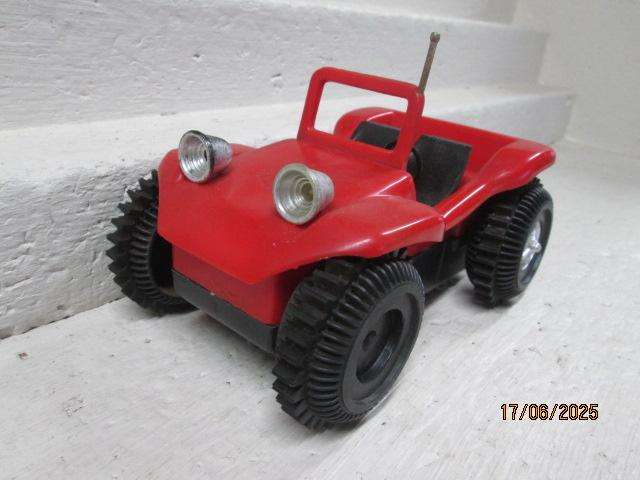 4 WHEEL DRIVE - BATTERY OPERATED - RED BUGGY