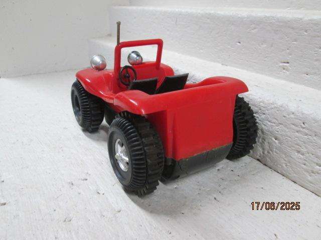 4 WHEEL DRIVE - BATTERY OPERATED - RED BUGGY