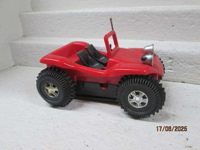 4 WHEEL DRIVE - BATTERY OPERATED - RED BUGGY