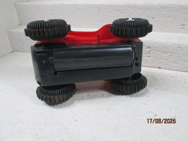 4 WHEEL DRIVE - BATTERY OPERATED - RED BUGGY
