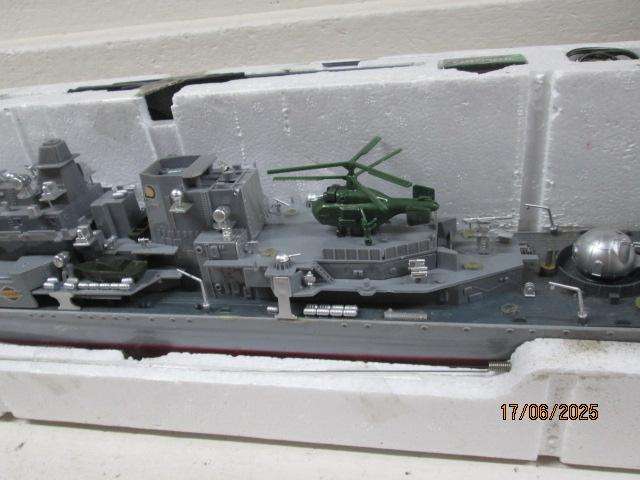 RADIO CONTROL - DESTOYER - MILITARY SHIP - BOXED