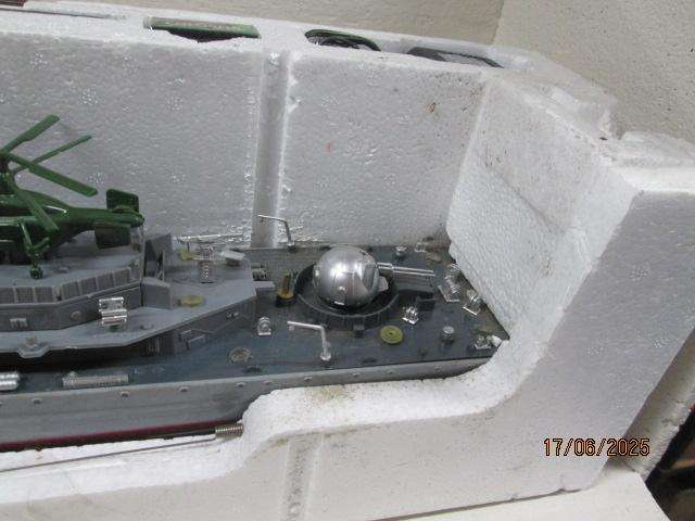 RADIO CONTROL - DESTOYER - MILITARY SHIP - BOXED