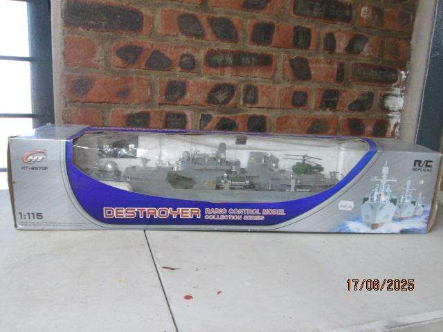 RADIO CONTROL - DESTOYER - MILITARY SHIP - BOXED