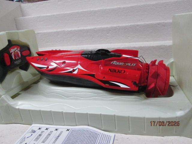 RADIO CONTROL - NIKKO AQAUSPLIT BOAT - BOXED