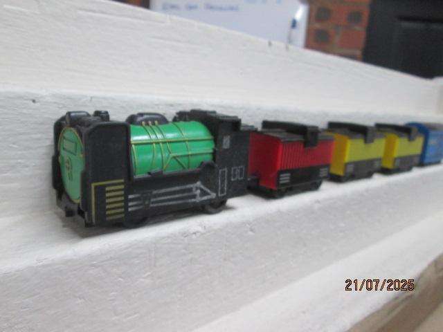 HO / OO SCALE - TOYTECH - ENTRY LEVEL TRAIN SET