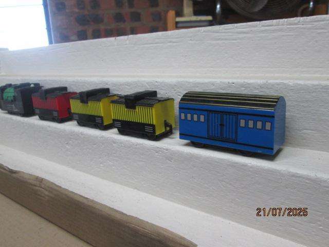 HO / OO SCALE - TOYTECH - ENTRY LEVEL TRAIN SET