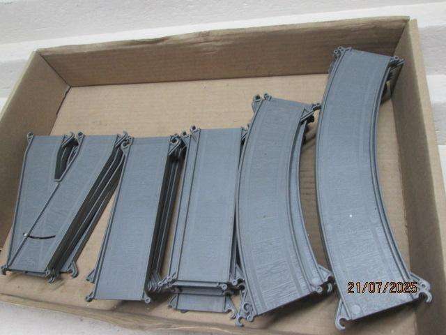 HO / OO SCALE - TOYTECH - ENTRY LEVEL TRAIN SET
