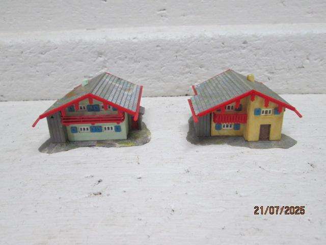 N SCALE - X2 HOUSES