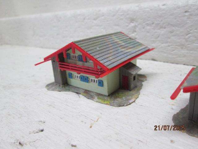 N SCALE - X2 HOUSES