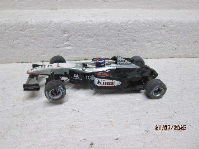 1:32 SCALE - SCX - KIMMI FORMULA 1 RACING CAR