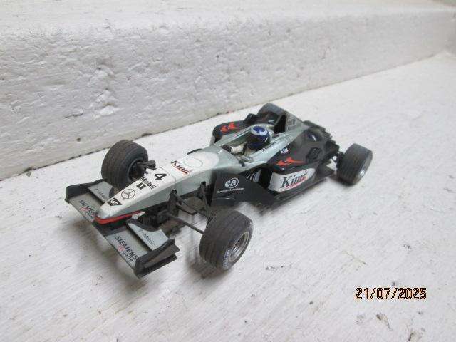 1:32 SCALE - SCX - KIMMI FORMULA 1 RACING CAR
