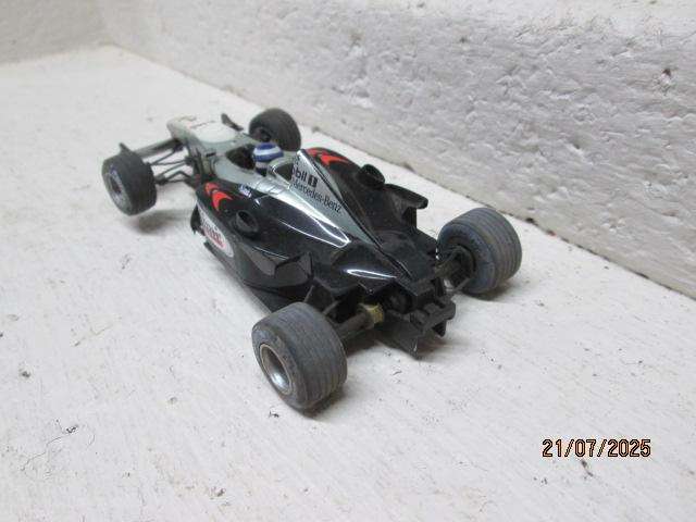 1:32 SCALE - SCX - KIMMI FORMULA 1 RACING CAR