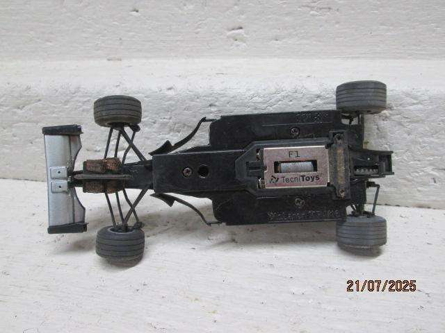 1:32 SCALE - SCX - KIMMI FORMULA 1 RACING CAR