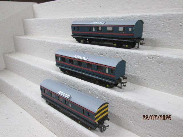 HO / OO SCALE - TTR - PASSENGER COACHES - THE GAYDON FLYER -  X3
